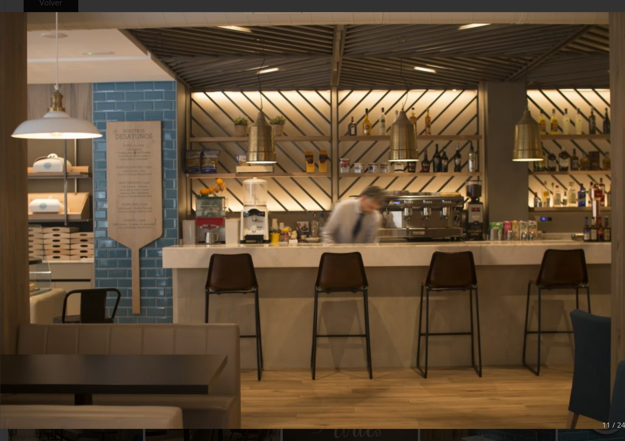 Barra con taburetes Artespa